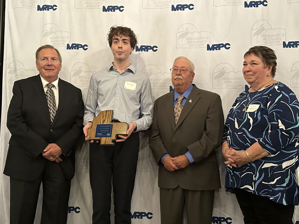 Bryce Heidbreder receives volunteer award