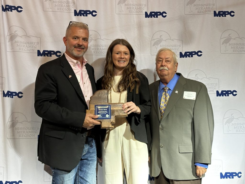 Busch receives youth volunteer award